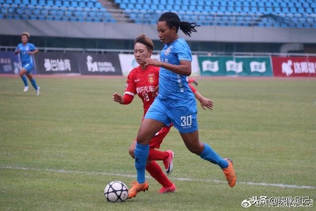 阿劳霍抵达巴萨总部即将续约 新合同2031年到期